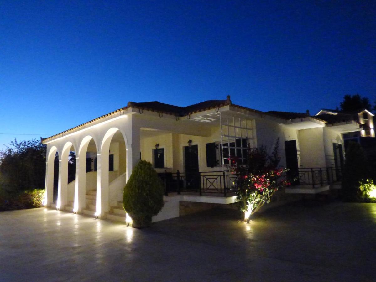 3 * Agios Leon