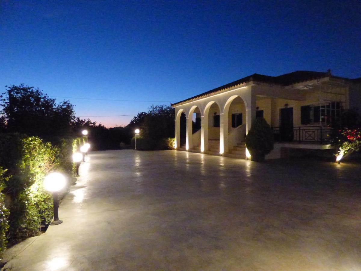 3 Agios Leon