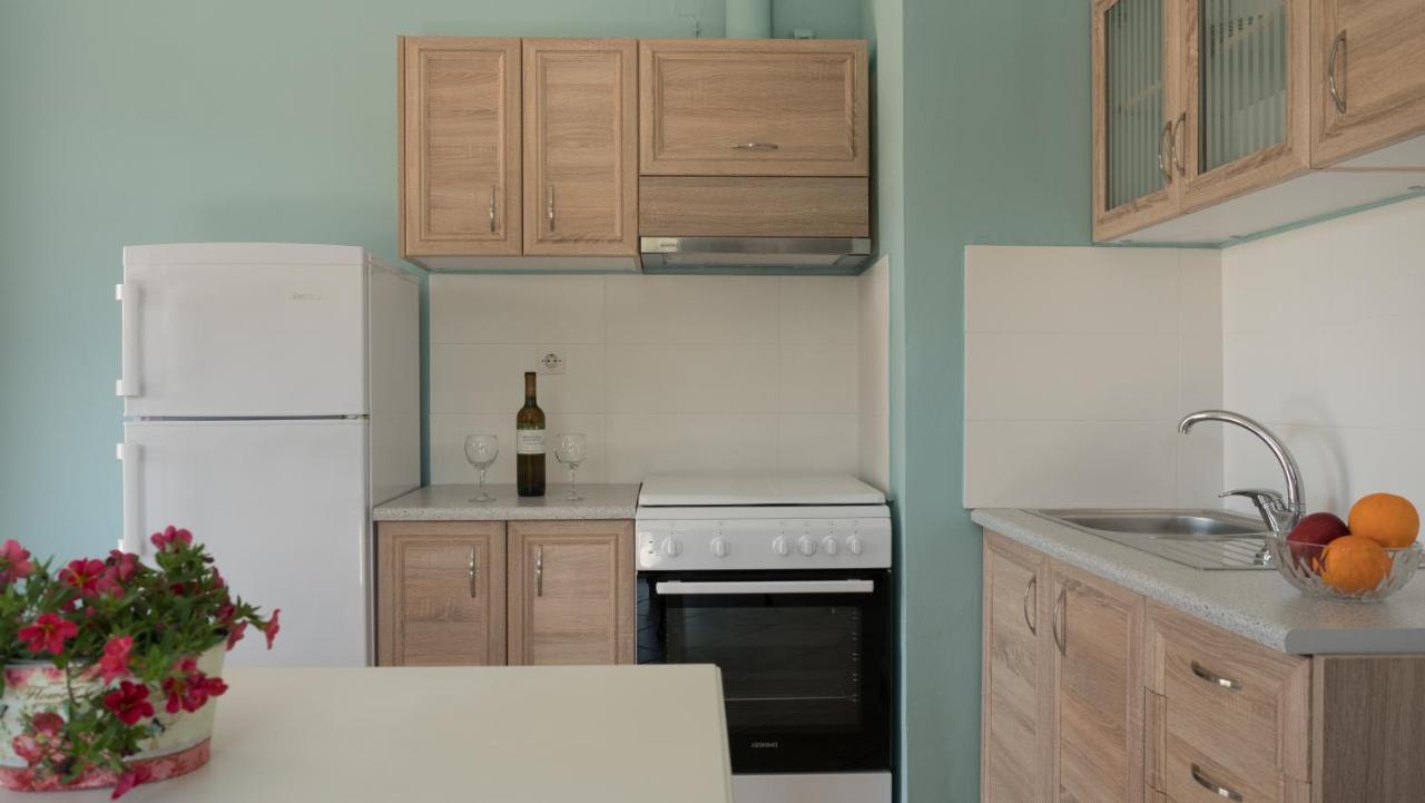 Apartment 3 *